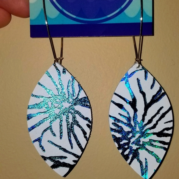 Leather earrings - Picture 5 of 5